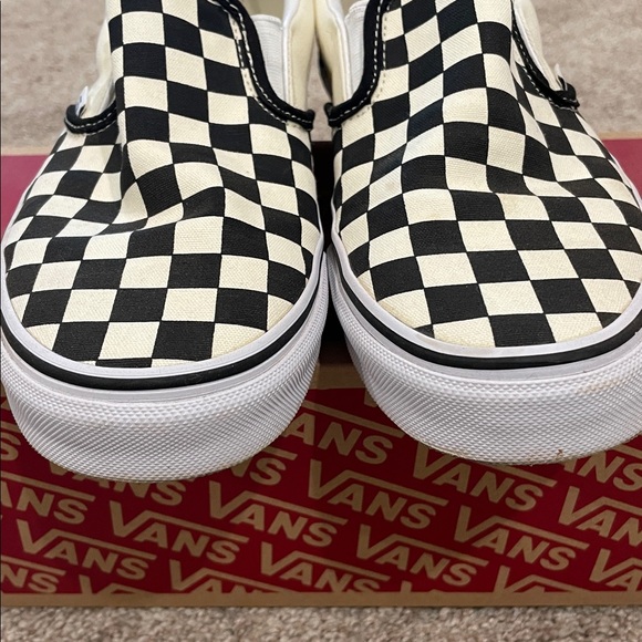 Vans - Picture 5 of 10